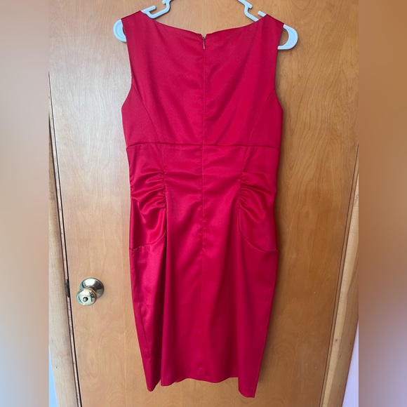 London Times 8 red satin sleeveless sheath midi bodycon dress w/ faux wrap front - Picture 5 of 7